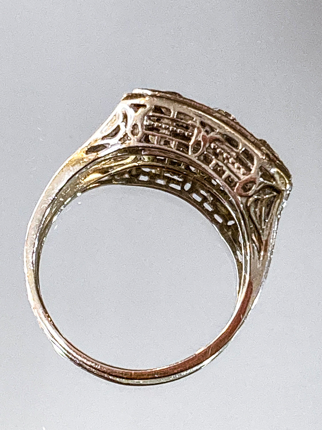 Vintage Art Deco 10K White Gold Filigree Triple Diamond Round Cut Ring