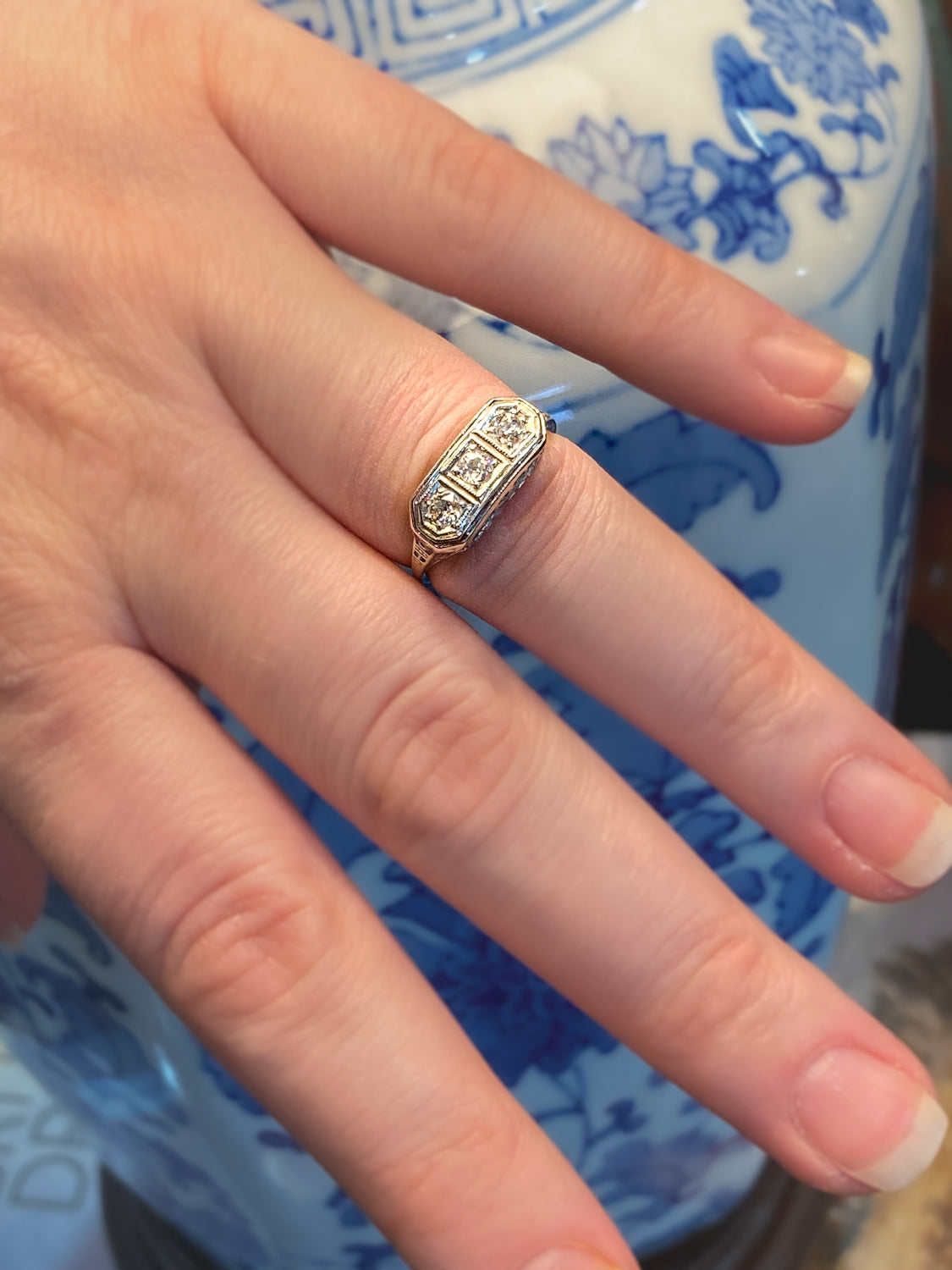 Vintage Art Deco 10K White Gold Filigree Triple Diamond Round Cut Ring