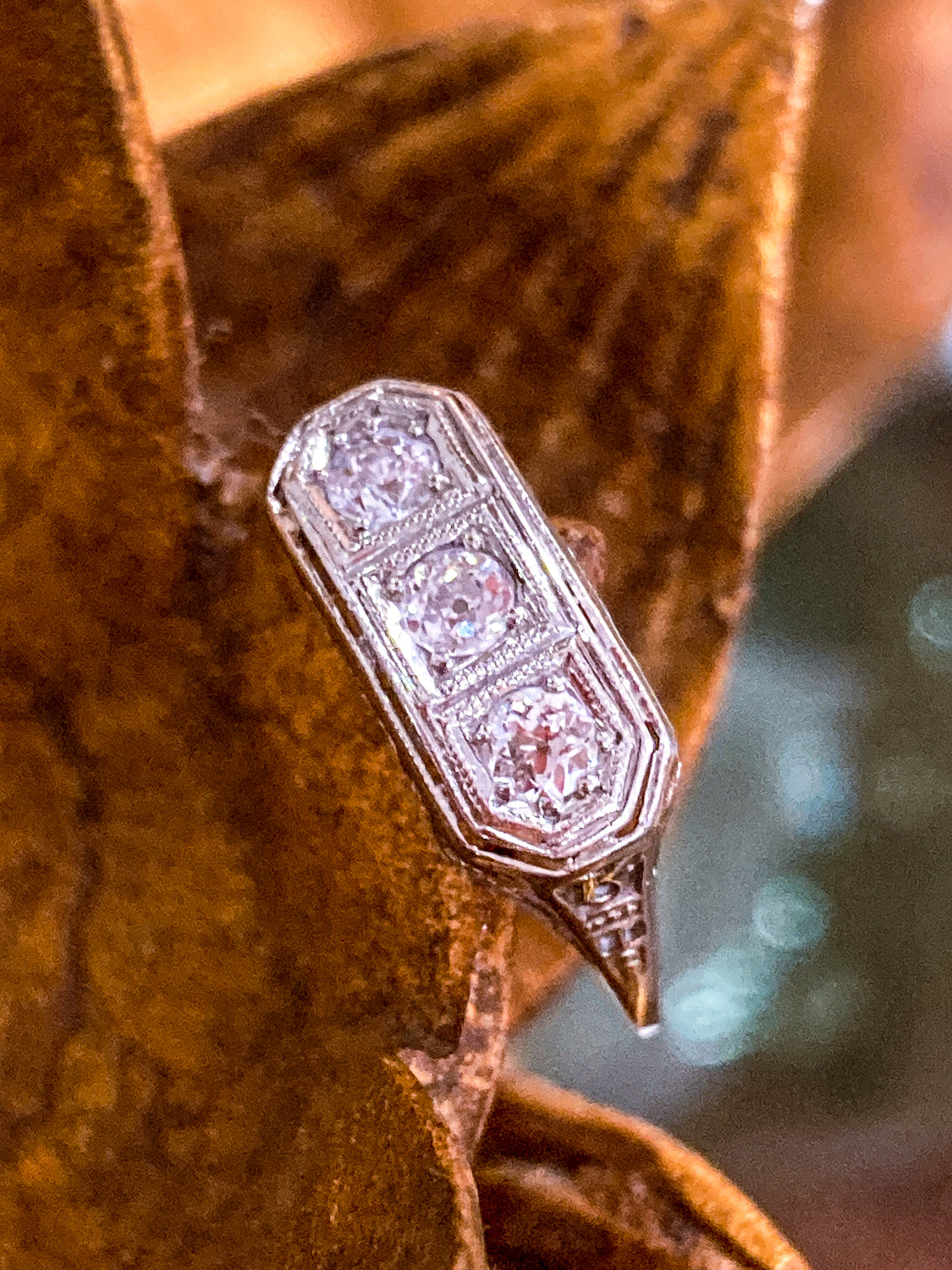 Vintage Art Deco 10K White Gold Filigree Triple Diamond Round Cut Ring