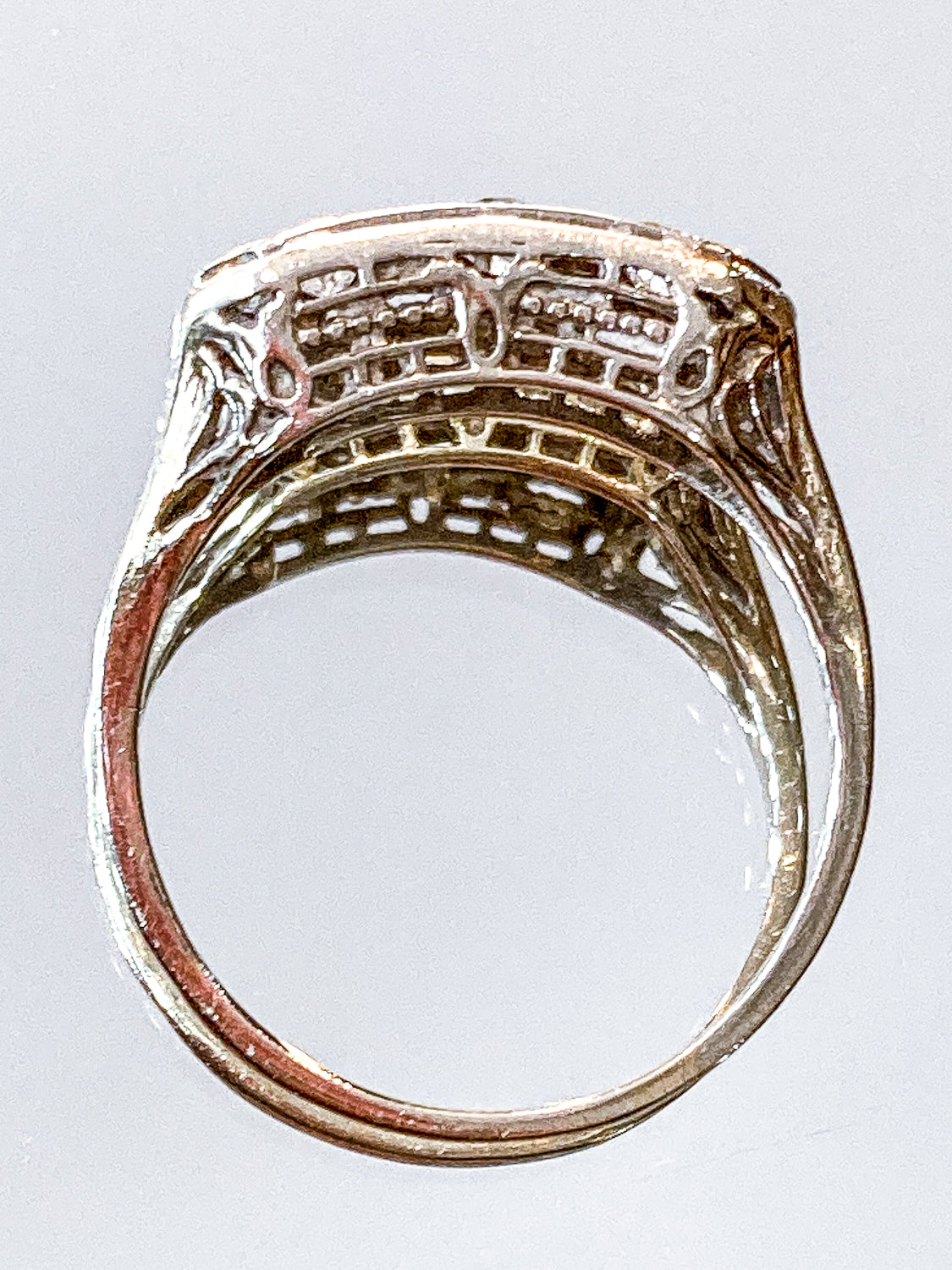 Vintage Art Deco 10K White Gold Filigree Triple Diamond Round Cut Ring