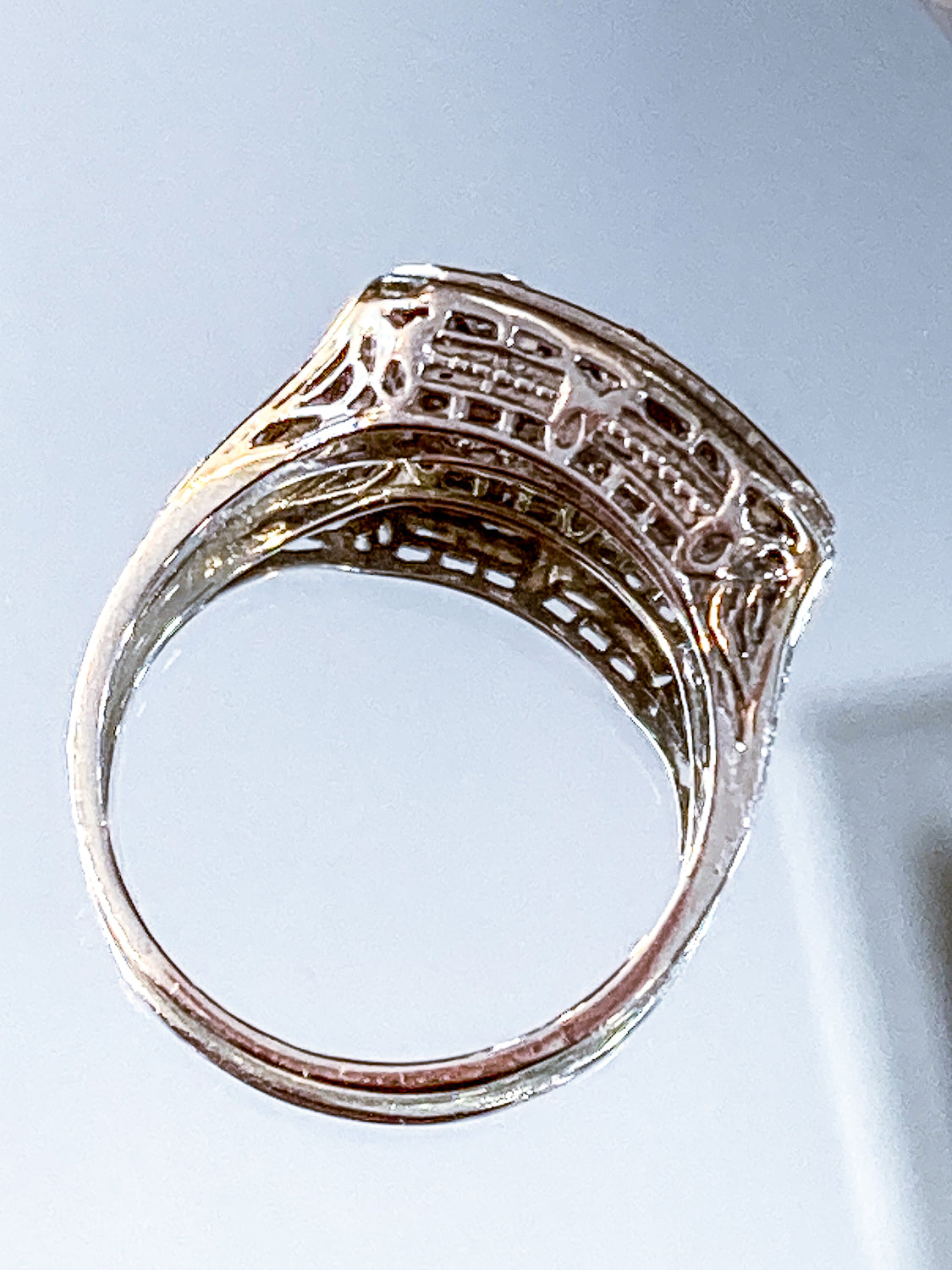 Vintage Art Deco 10K White Gold Filigree Triple Diamond Round Cut Ring