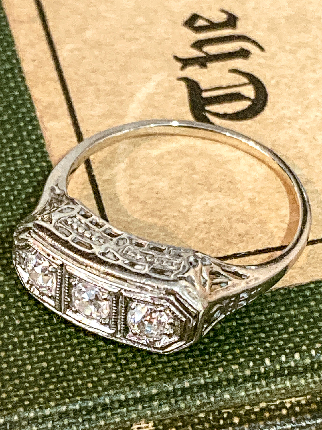 Vintage Art Deco 10K White Gold Filigree Triple Diamond Round Cut Ring