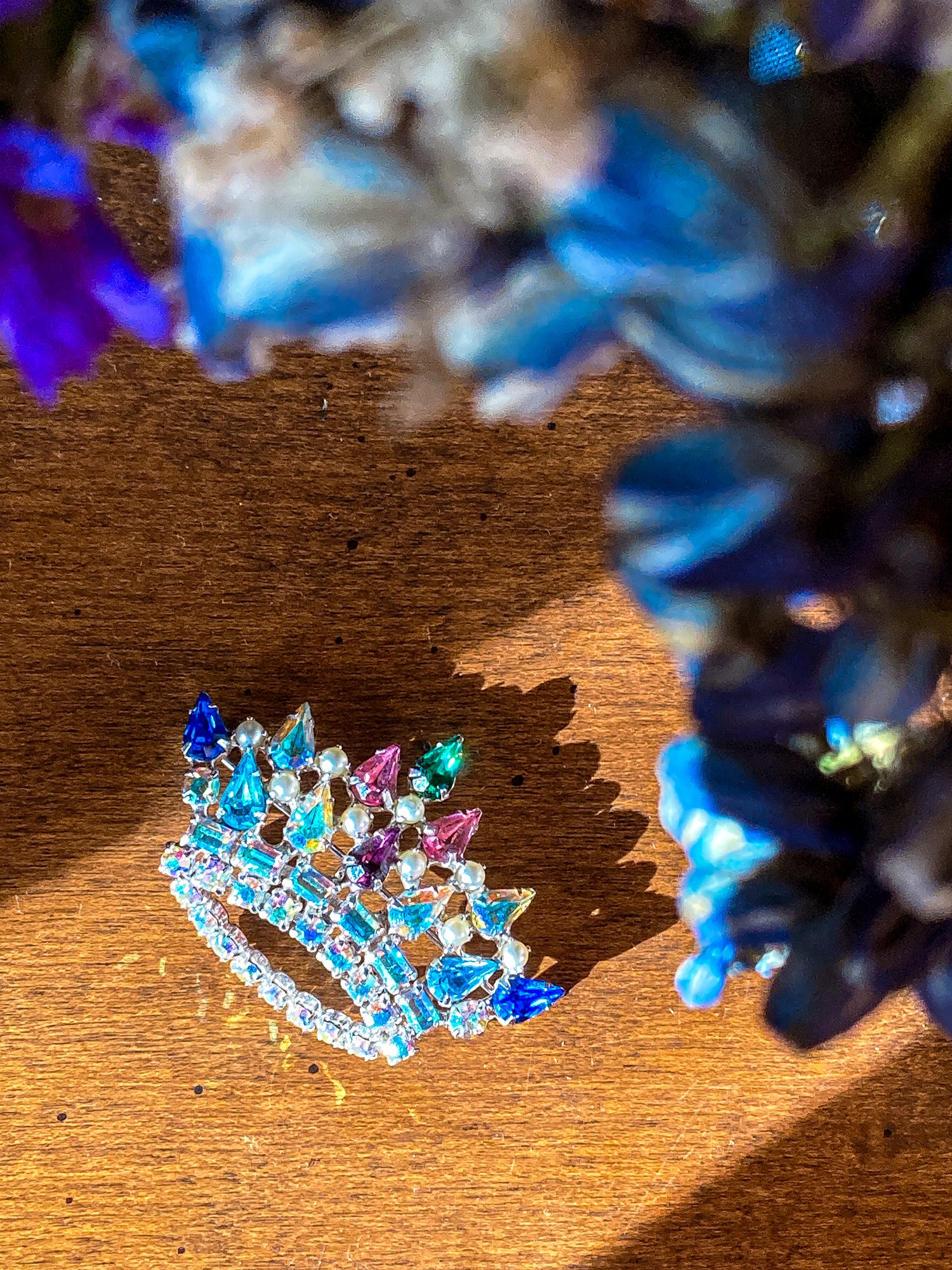 Vintage B. David Colorful Iridescent Rhinestone Pearl Crown Brooch Pin Jewelry