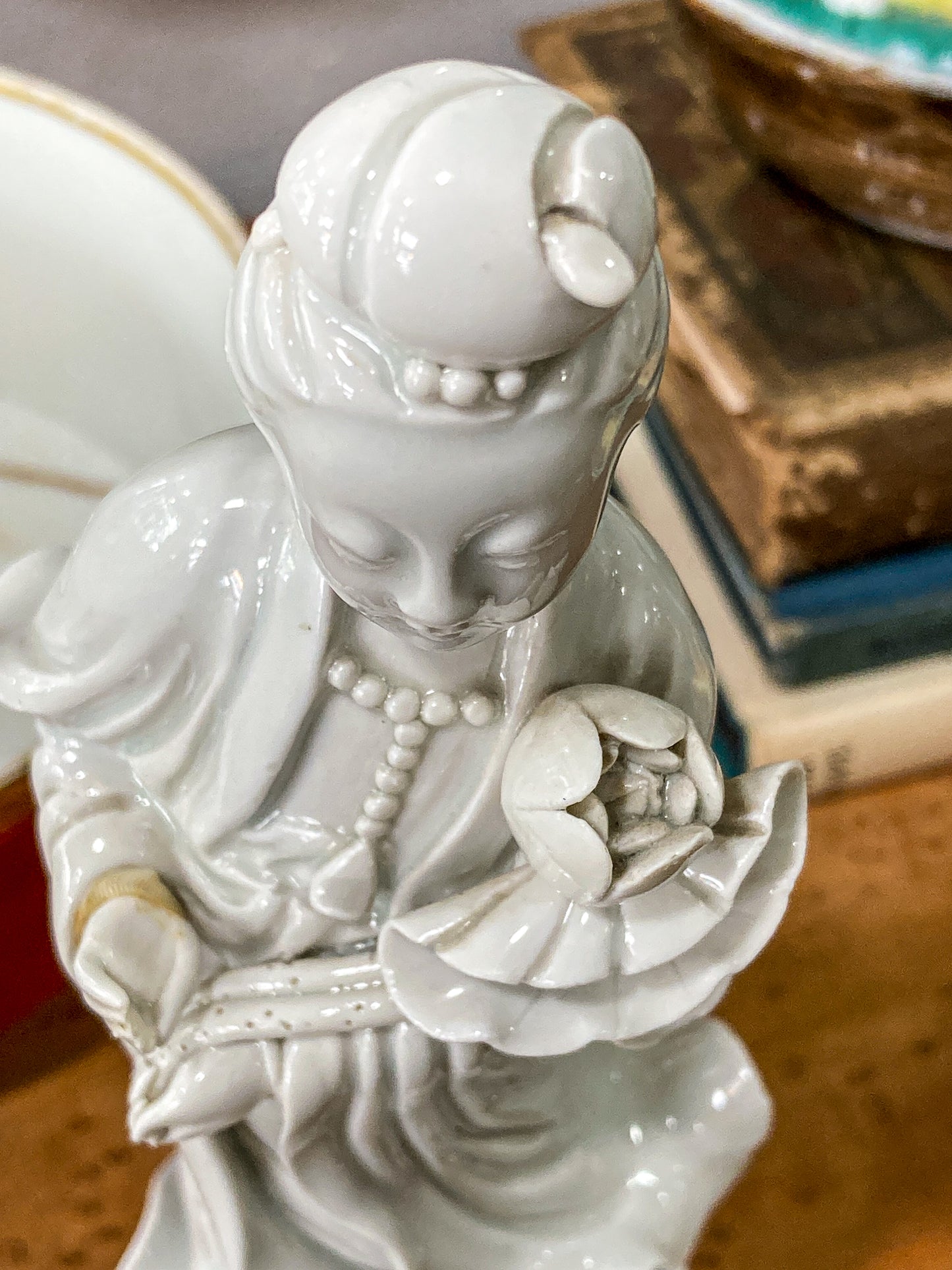 Vintage Chinese Porcelain Blanc de Chine Guan Yin Figurine Sculpture