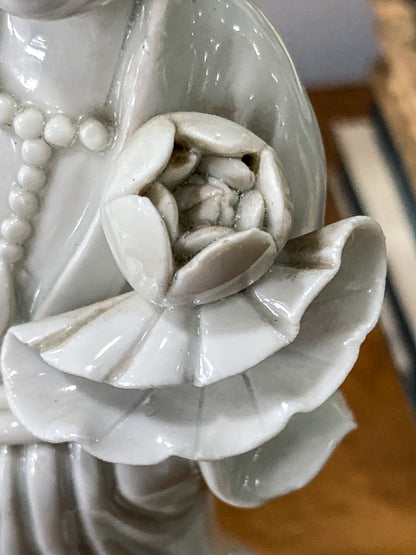 Vintage Chinese Porcelain Blanc de Chine Guan Yin Figurine Sculpture