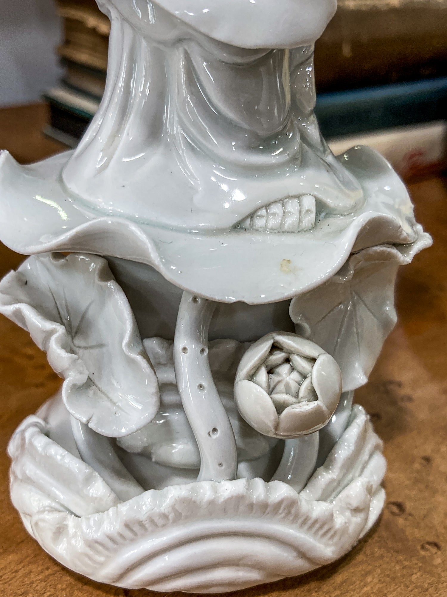 Vintage Chinese Porcelain Blanc de Chine Guan Yin Figurine Sculpture