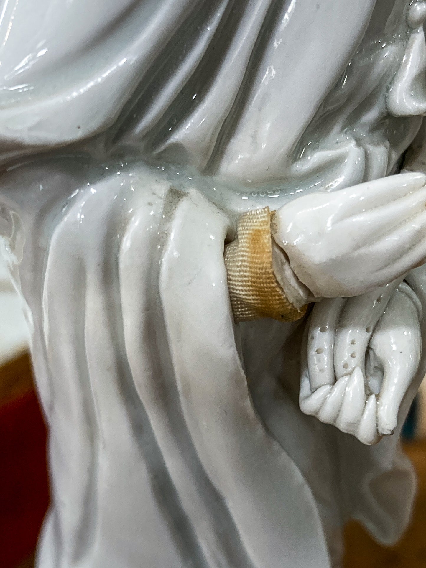 Vintage Chinese Porcelain Blanc de Chine Guan Yin Figurine Sculpture