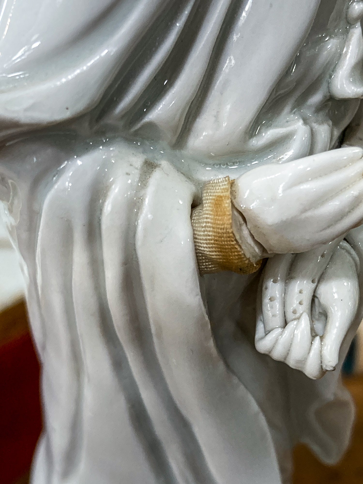 Vintage Chinese Porcelain Blanc de Chine Guan Yin Figurine Sculpture