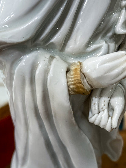 Vintage Chinese Porcelain Blanc de Chine Guan Yin Figurine Sculpture