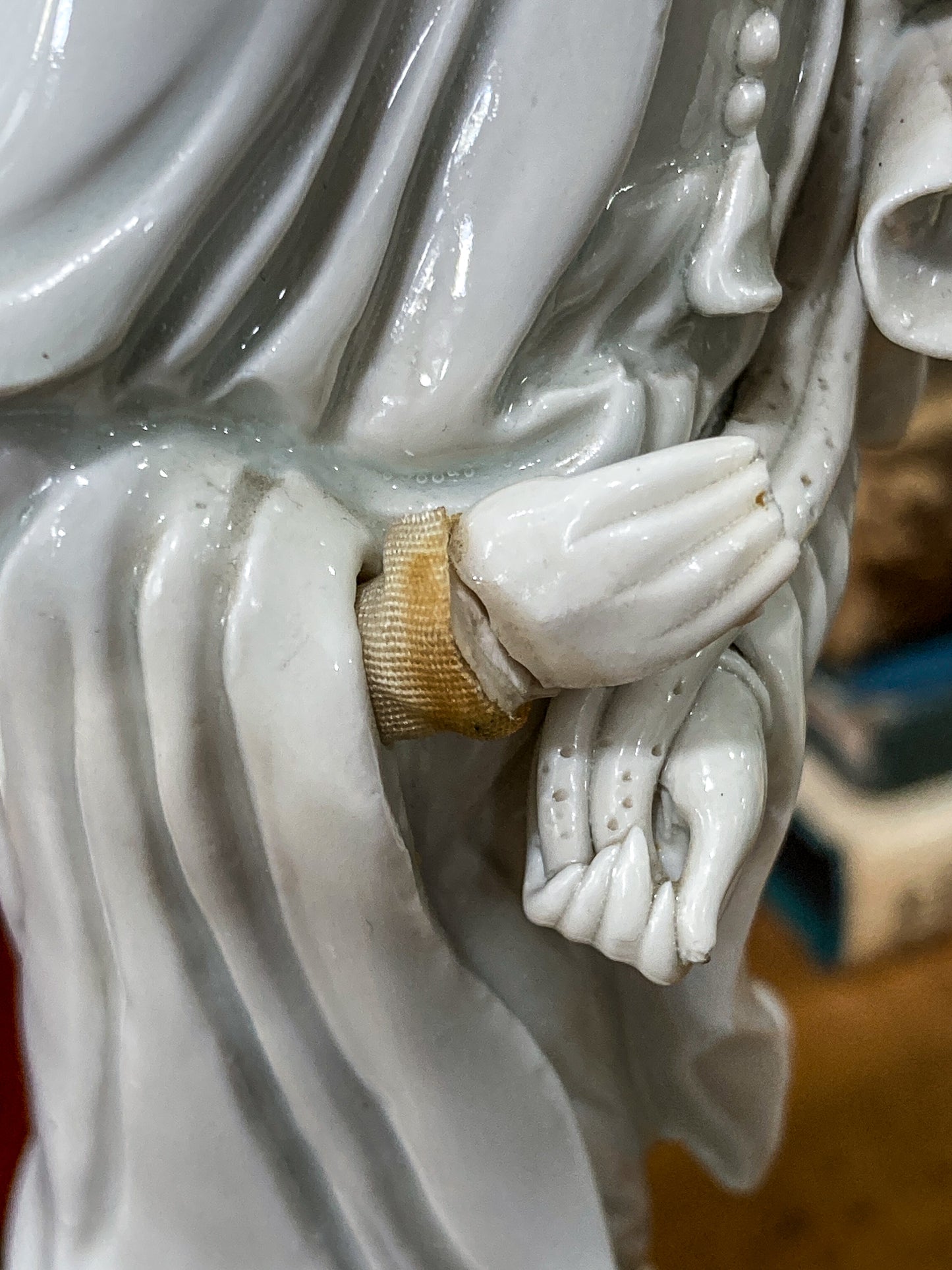 Vintage Chinese Porcelain Blanc de Chine Guan Yin Figurine Sculpture