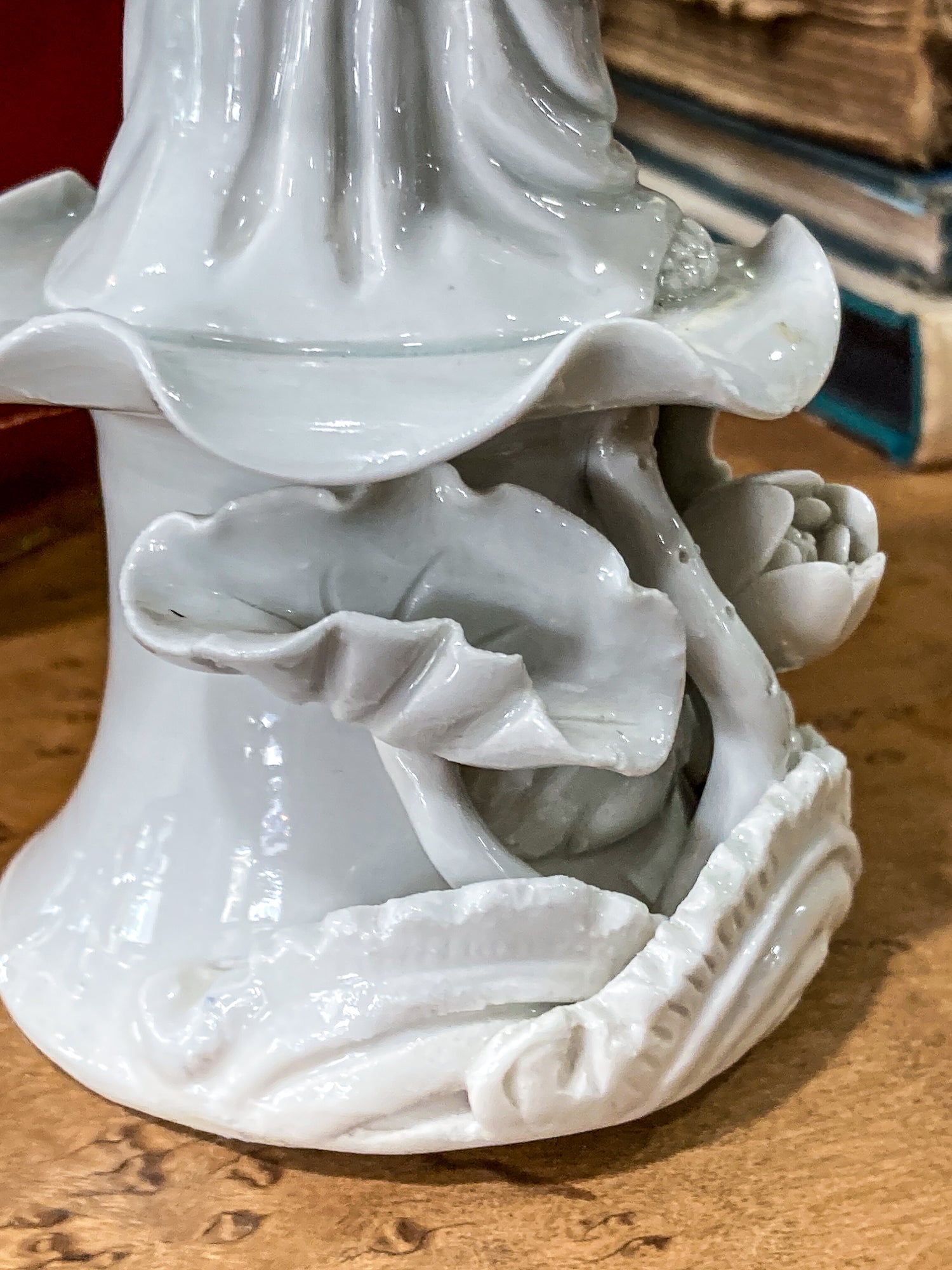 Vintage Chinese Porcelain Blanc de Chine Guan Yin Figurine Sculpture