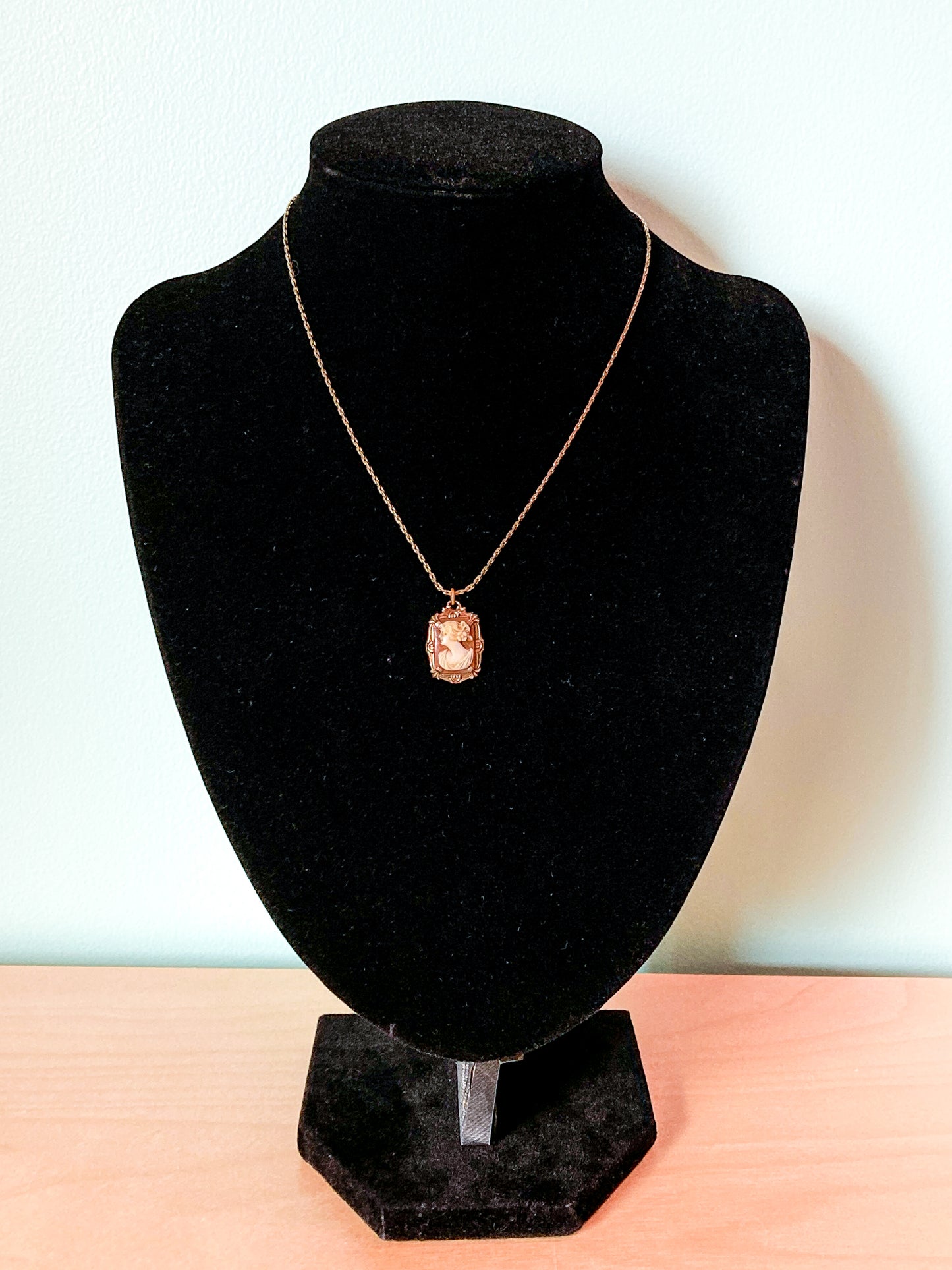 Vintage Gold-Filled Neoclassical Style Cameo Pendant Necklace Chain