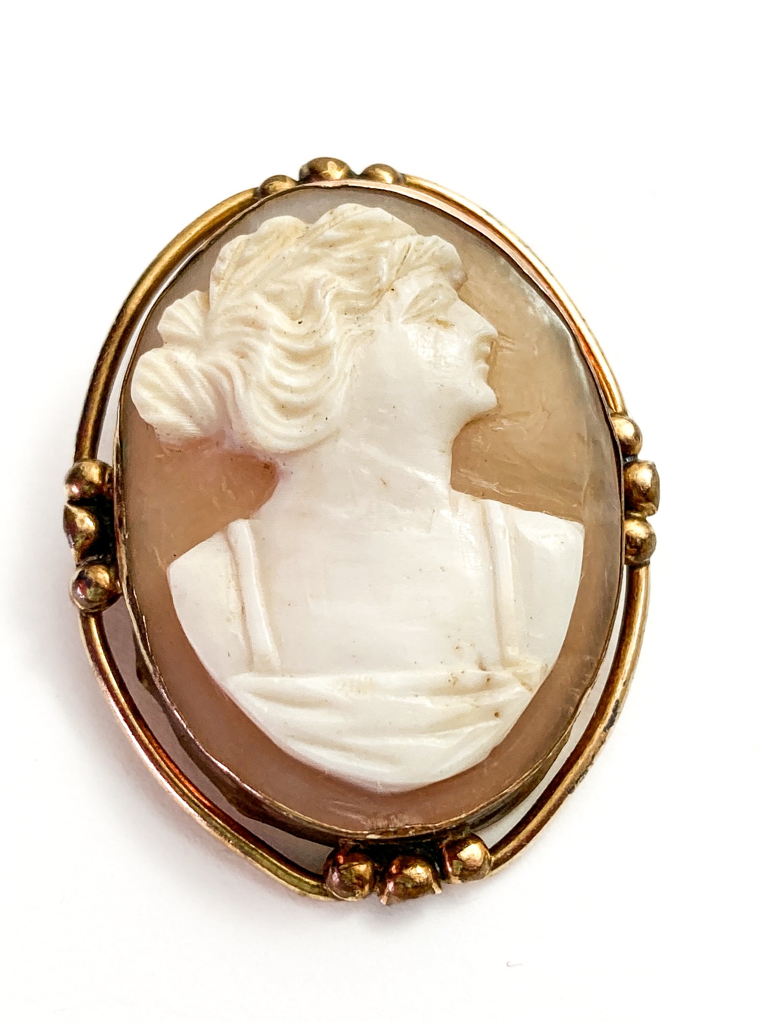 Vintage Gold Tone Neo-Classical Style Italian Oval Cameo Brooch Pin