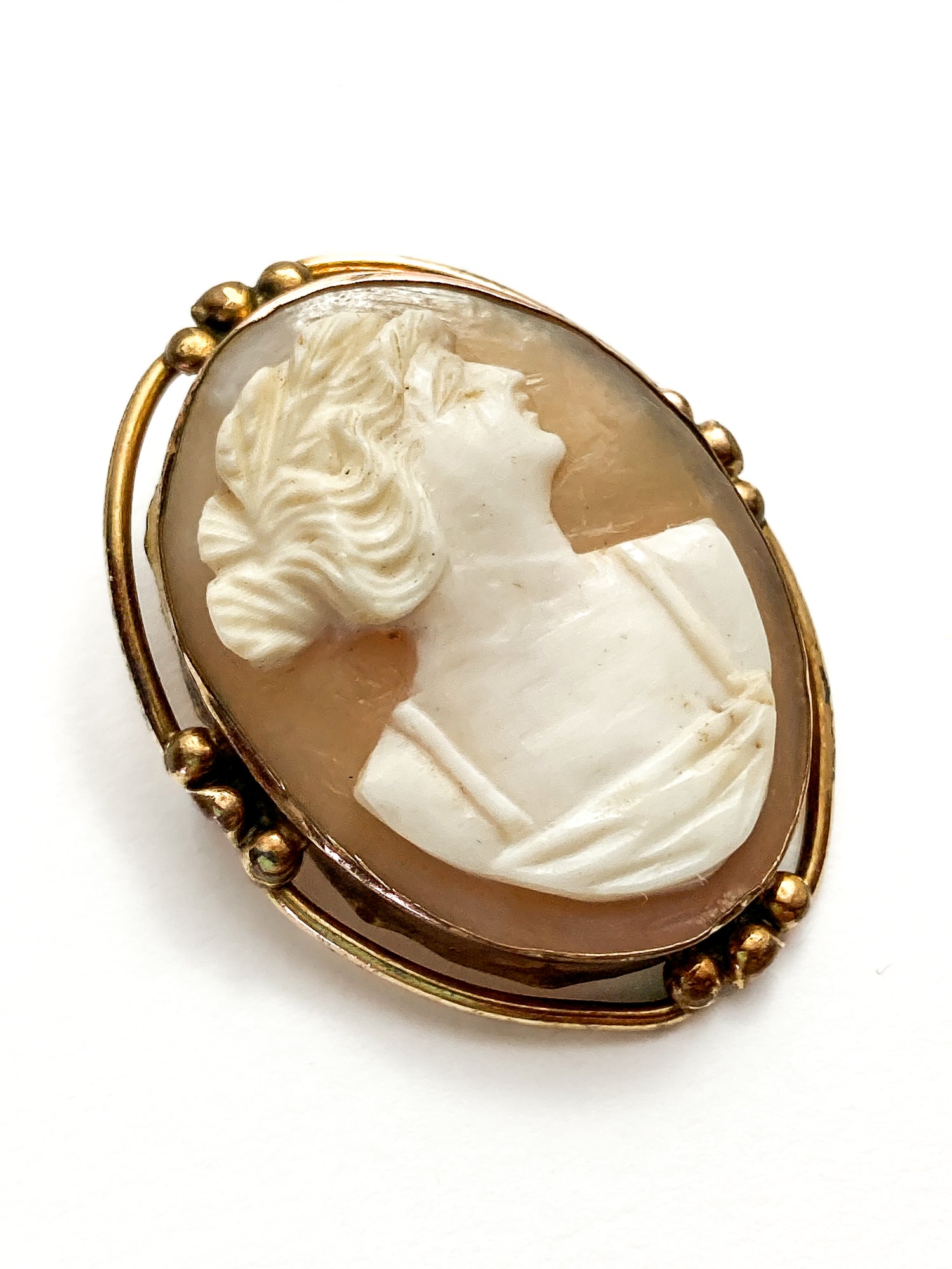 Vintage Gold Tone Neo-Classical Style Italian Oval Cameo Brooch Pin