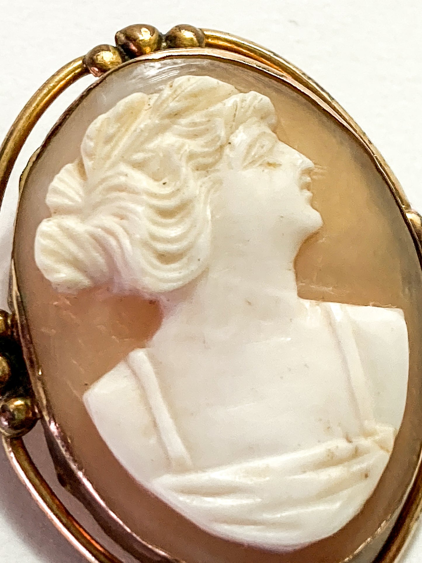 Vintage Gold Tone Neo-Classical Style Italian Oval Cameo Brooch Pin