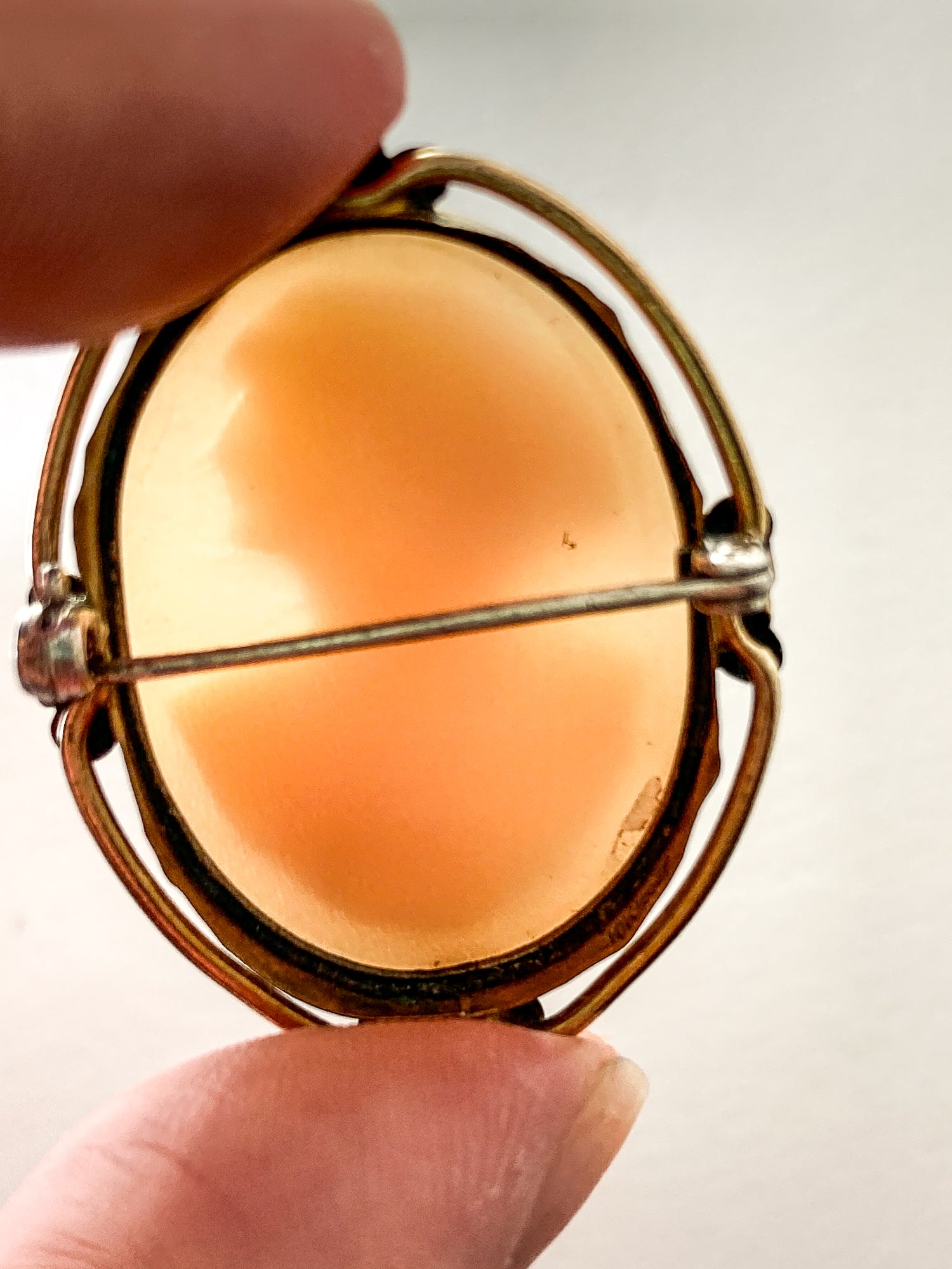 Vintage Gold Tone Neo-Classical Style Italian Oval Cameo Brooch Pin