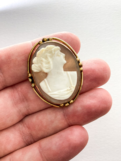 Vintage Gold Tone Neo-Classical Style Italian Oval Cameo Brooch Pin