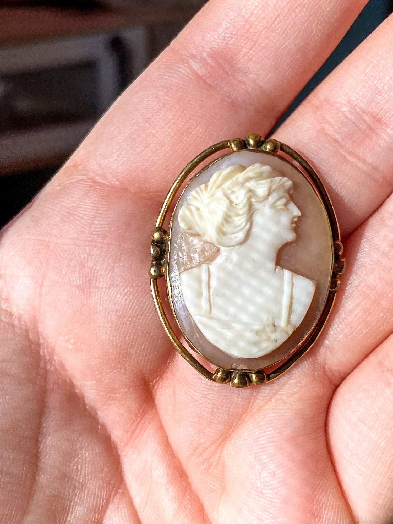 Vintage Gold Tone Neo-Classical Style Italian Oval Cameo Brooch Pin
