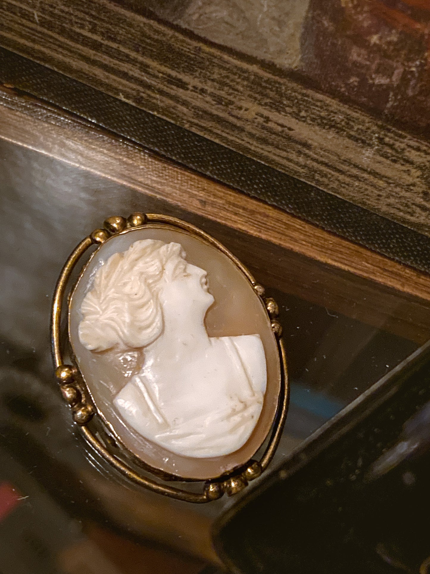 Vintage Gold Tone Neo-Classical Style Italian Oval Cameo Brooch Pin