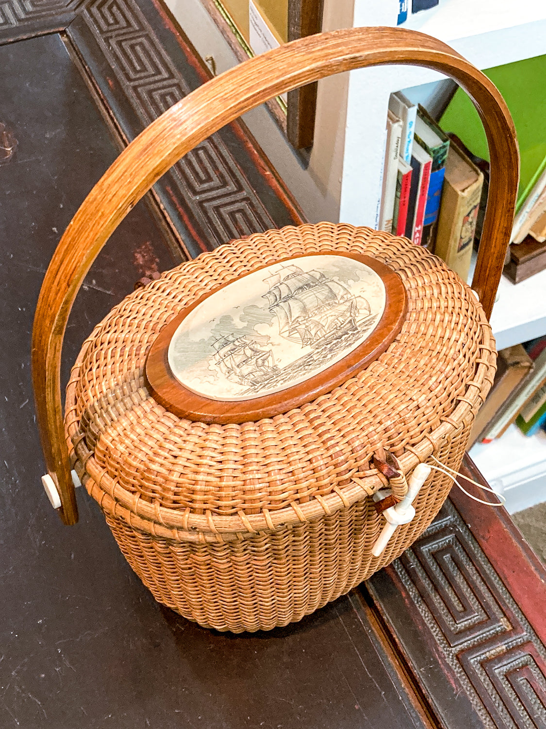 Vintage Handmade Ivoryite Scrimshaw Farnum Nantucket Basket Handbag