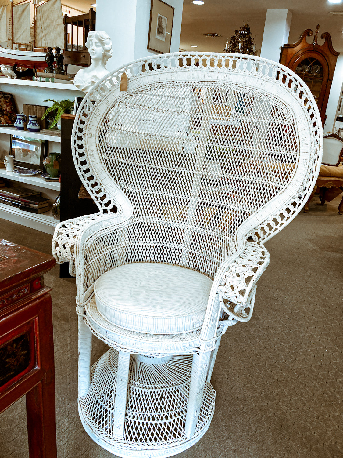 Gorgeous Vintage Antique-Inspired Intricately Woven White Wicker Peacock Chair