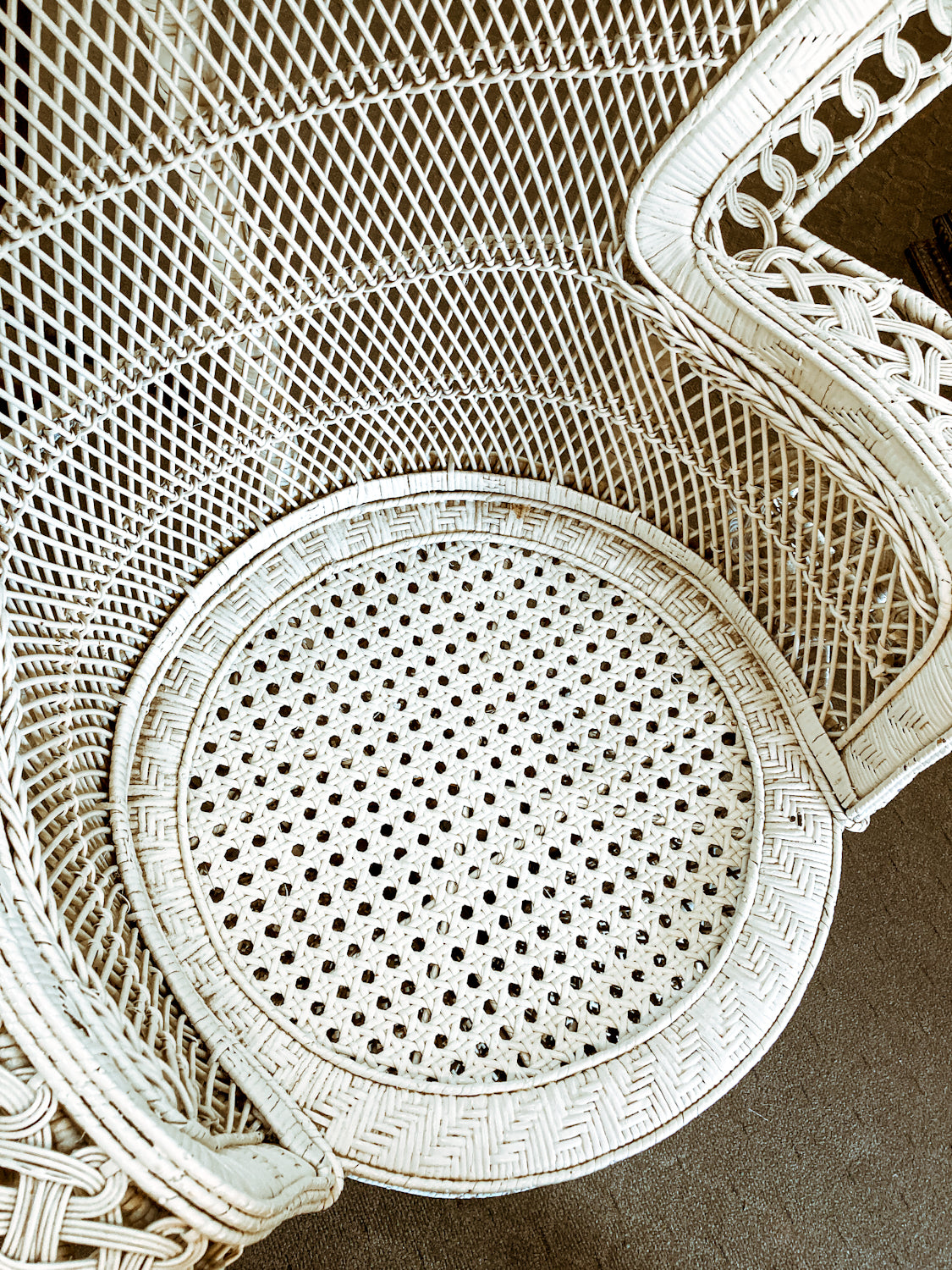 Gorgeous Vintage Antique-Inspired Intricately Woven White Wicker Peacock Chair