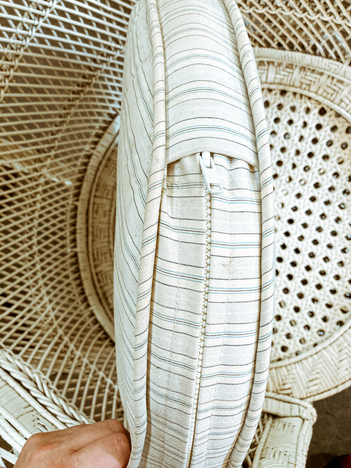Gorgeous Vintage Antique-Inspired Intricately Woven White Wicker Peacock Chair