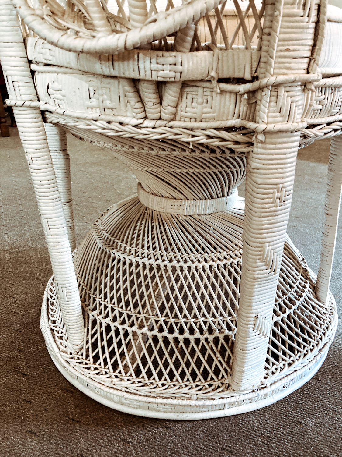 Gorgeous Vintage Antique-Inspired Intricately Woven White Wicker Peacock Chair