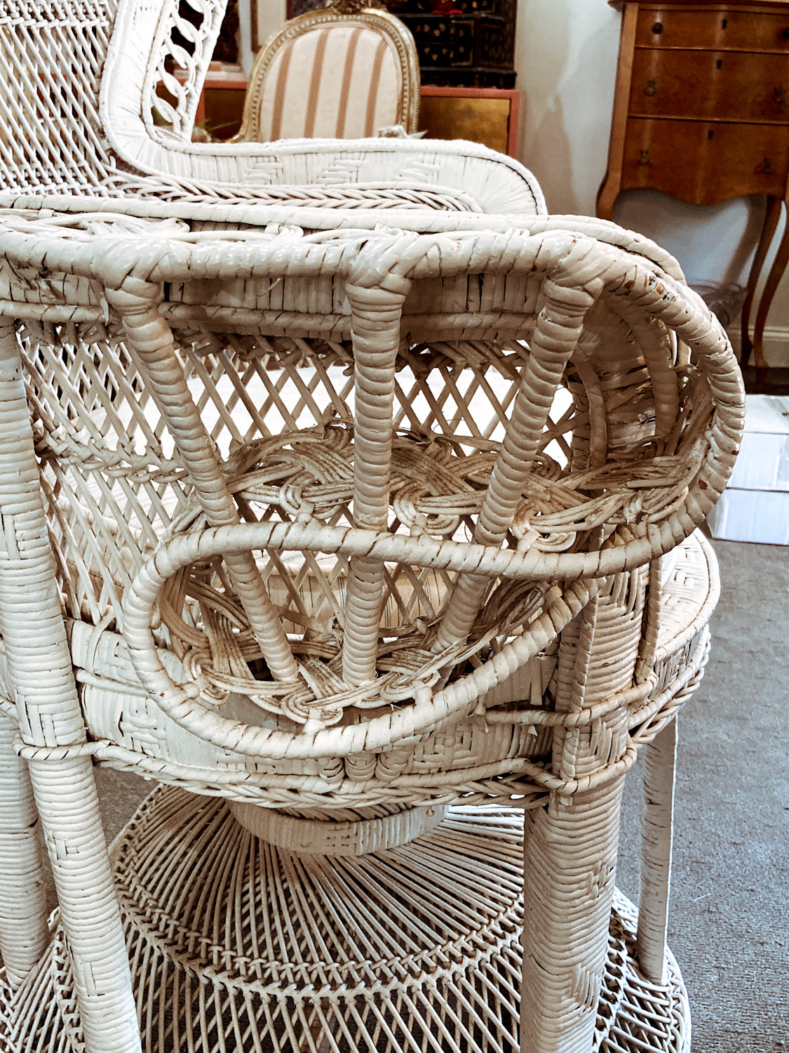 Gorgeous Vintage Antique-Inspired Intricately Woven White Wicker Peacock Chair