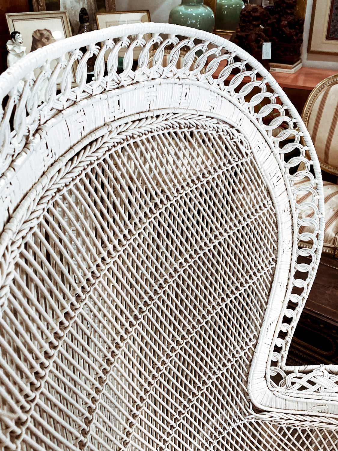 Gorgeous Vintage Antique-Inspired Intricately Woven White Wicker Peacock Chair