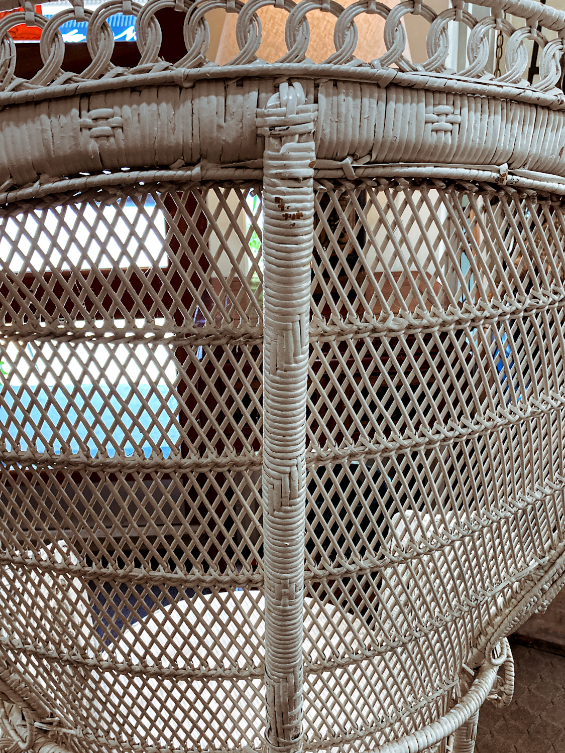Gorgeous Vintage Antique-Inspired Intricately Woven White Wicker Peacock Chair