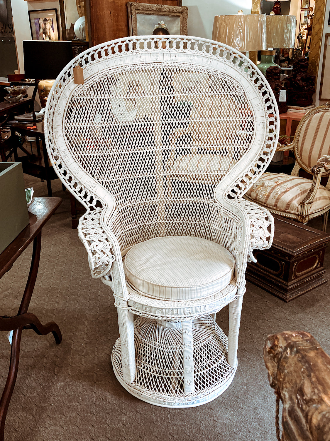 Gorgeous Vintage Antique-Inspired Intricately Woven White Wicker Peacock Chair