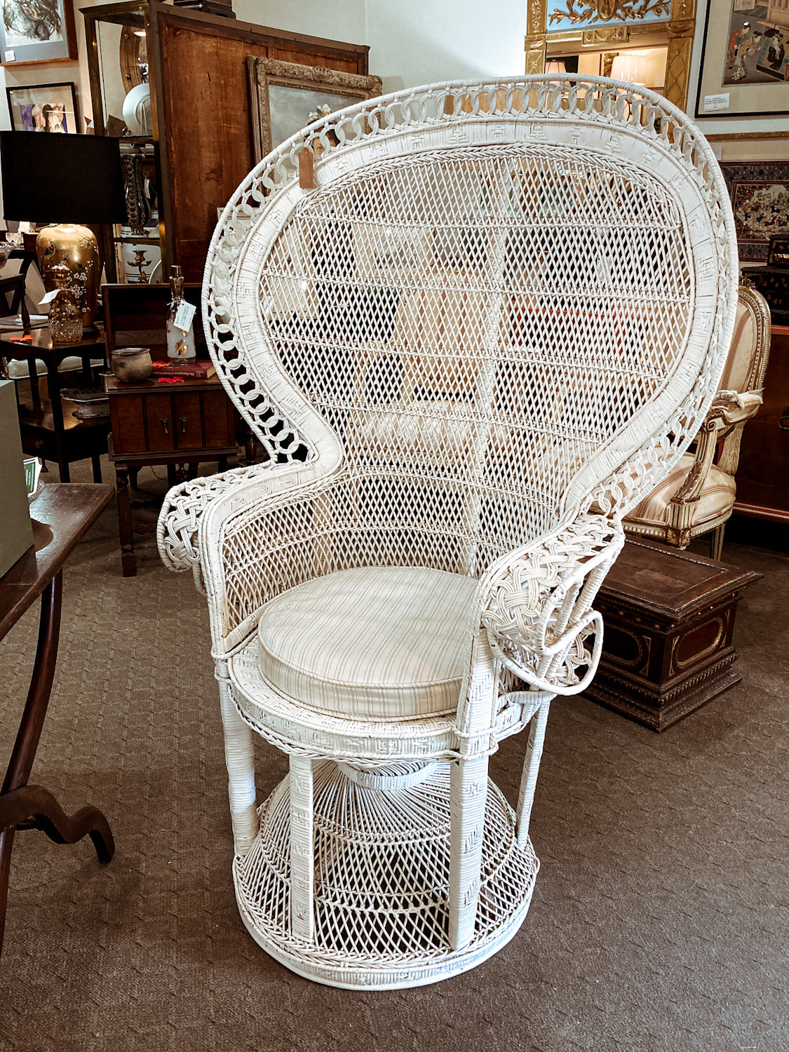 Gorgeous Vintage Antique-Inspired Intricately Woven White Wicker Peacock Chair