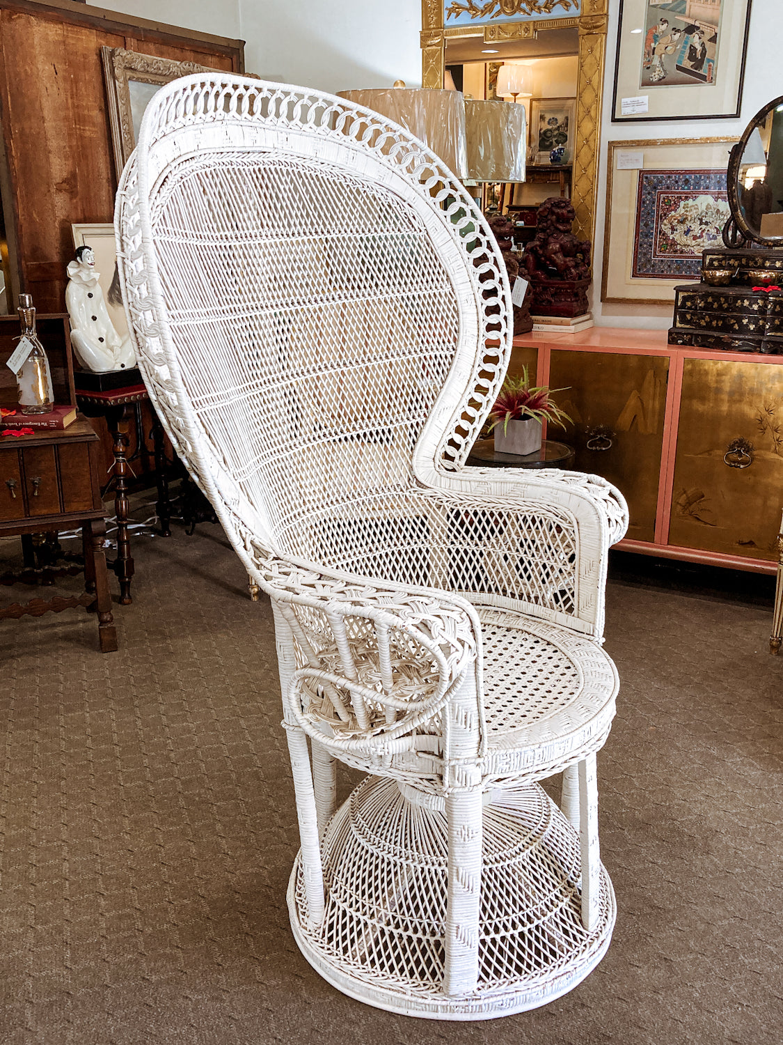 Gorgeous Vintage Antique-Inspired Intricately Woven White Wicker Peacock Chair