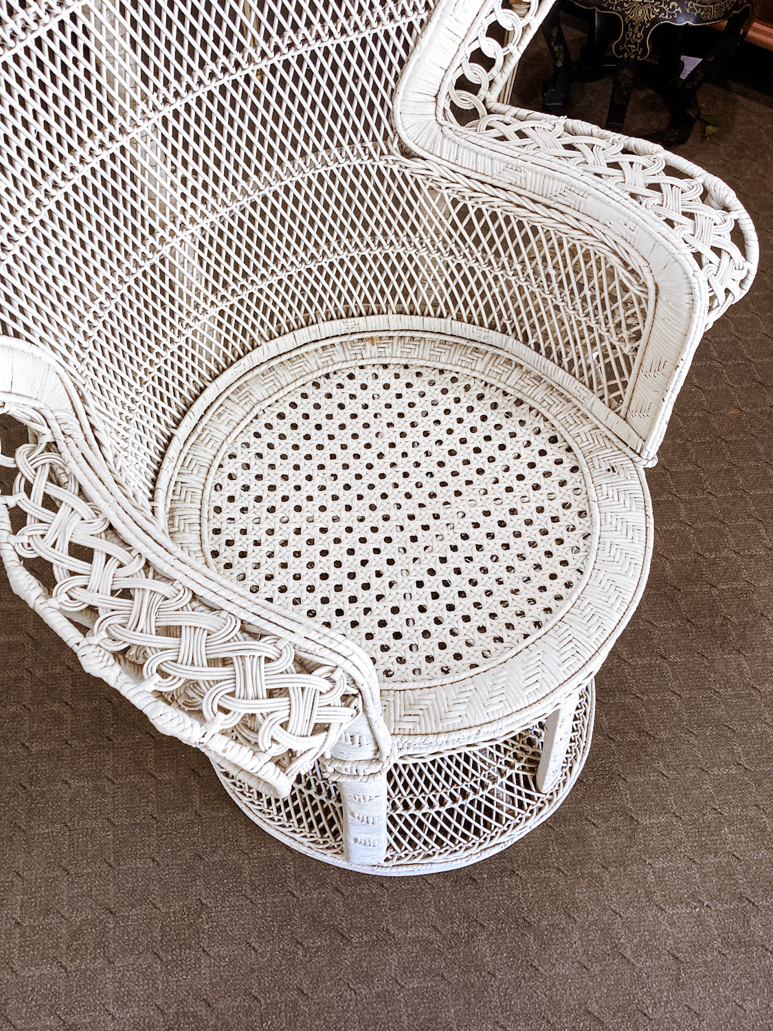 Gorgeous Vintage Antique-Inspired Intricately Woven White Wicker Peacock Chair