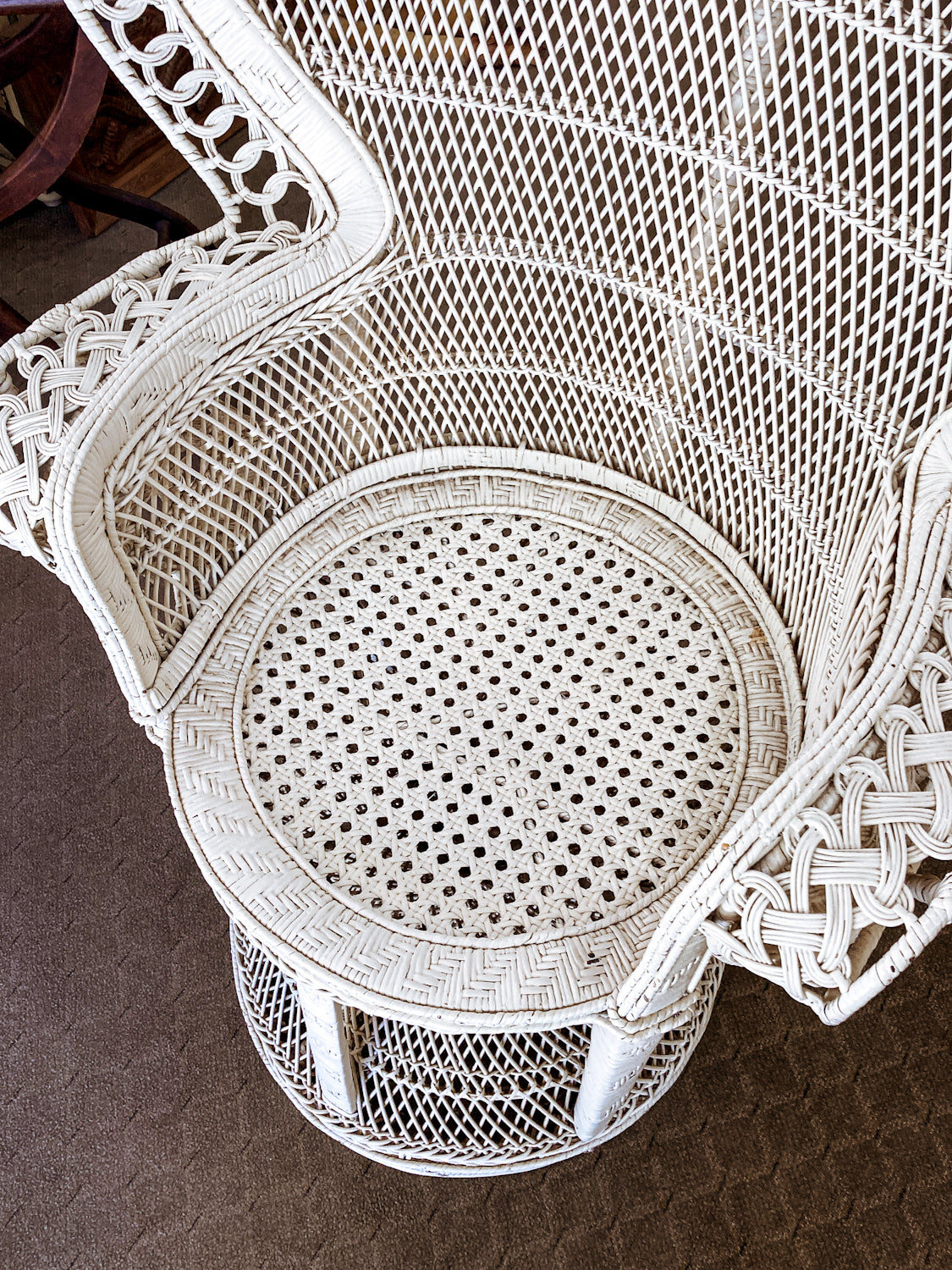 Gorgeous Vintage Antique-Inspired Intricately Woven White Wicker Peacock Chair