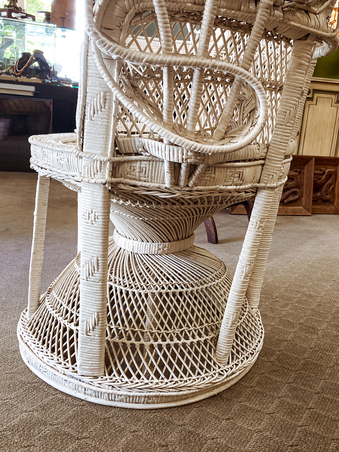 Gorgeous Vintage Antique-Inspired Intricately Woven White Wicker Peacock Chair