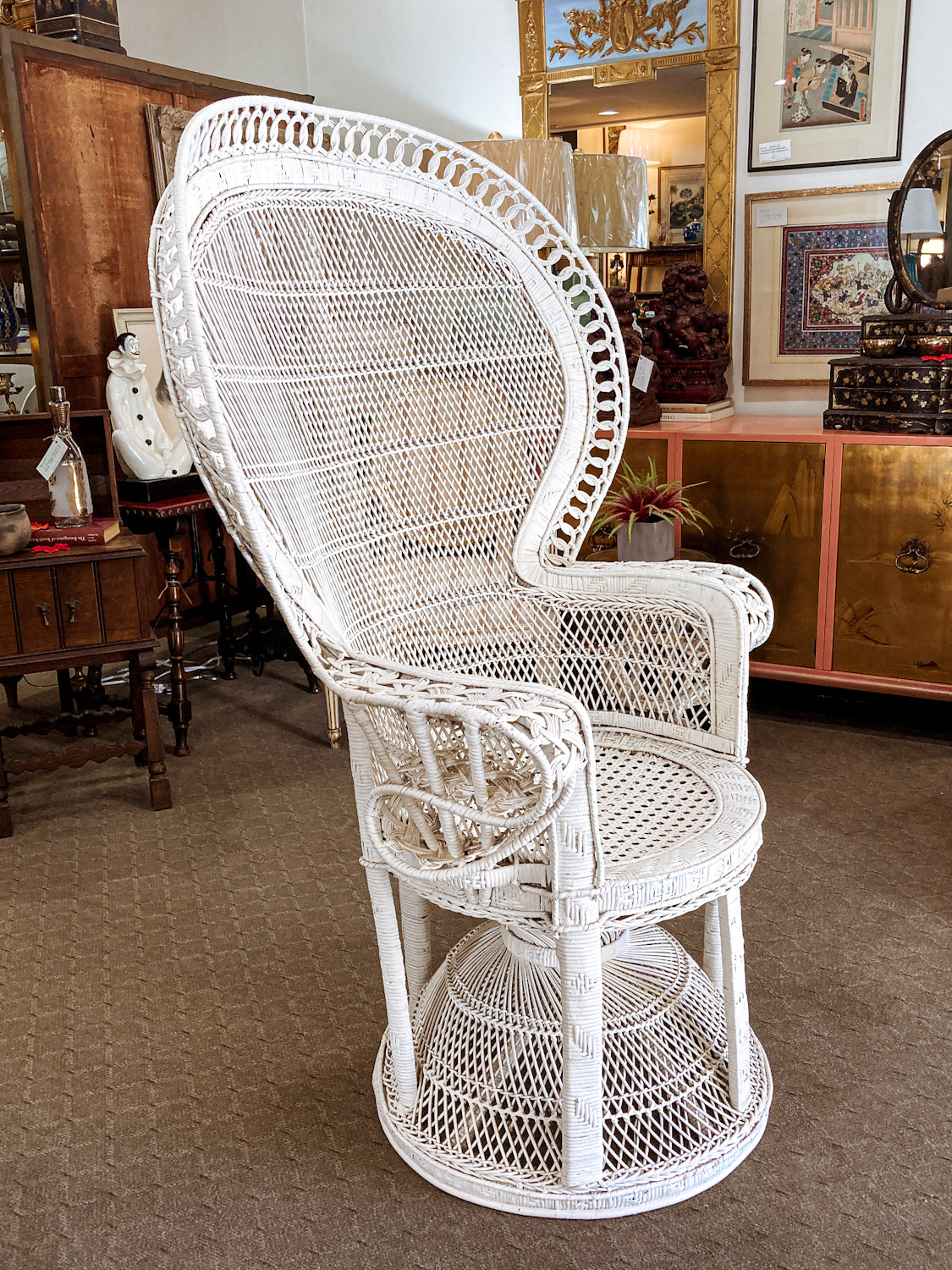 Gorgeous Vintage Antique-Inspired Intricately Woven White Wicker Peacock Chair