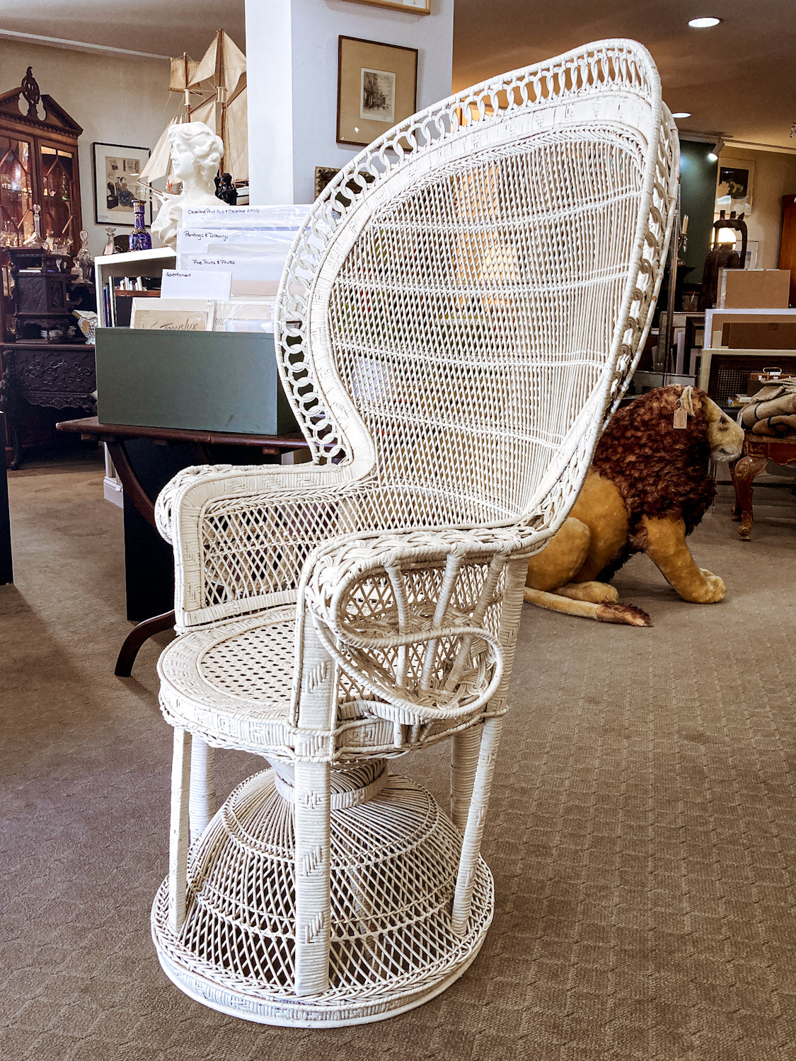 Gorgeous Vintage Antique-Inspired Intricately Woven White Wicker Peacock Chair