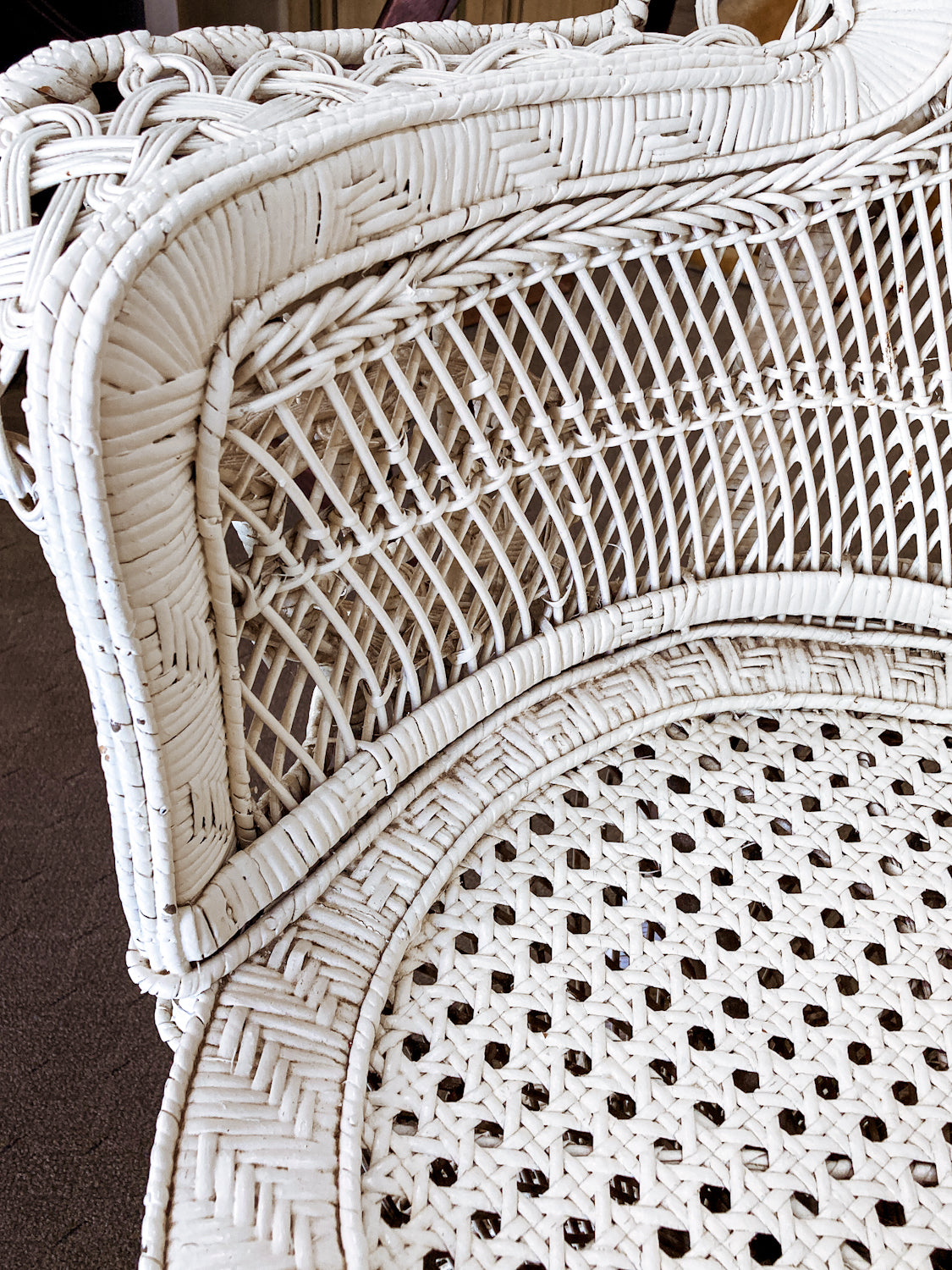Gorgeous Vintage Antique-Inspired Intricately Woven White Wicker Peacock Chair