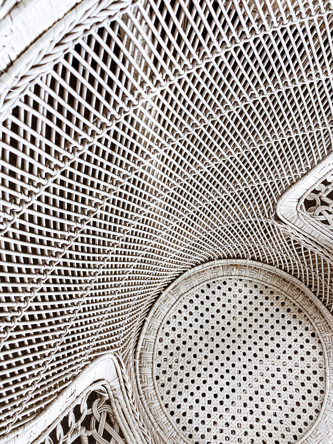 Gorgeous Vintage Antique-Inspired Intricately Woven White Wicker Peacock Chair