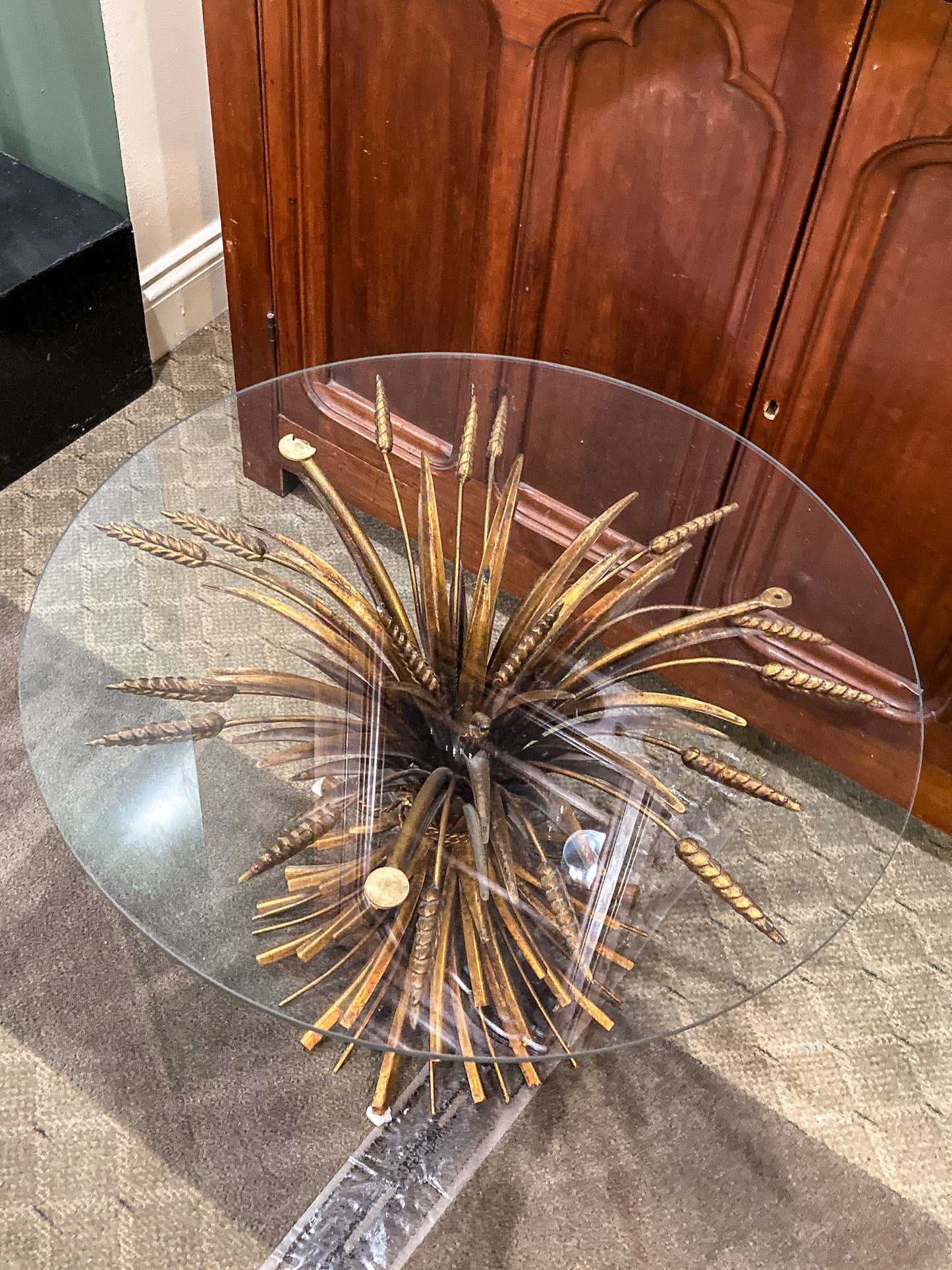 Vintage Italian Hollywood Regency Gold Metal Wheat Sheaf Glass Top Side Table