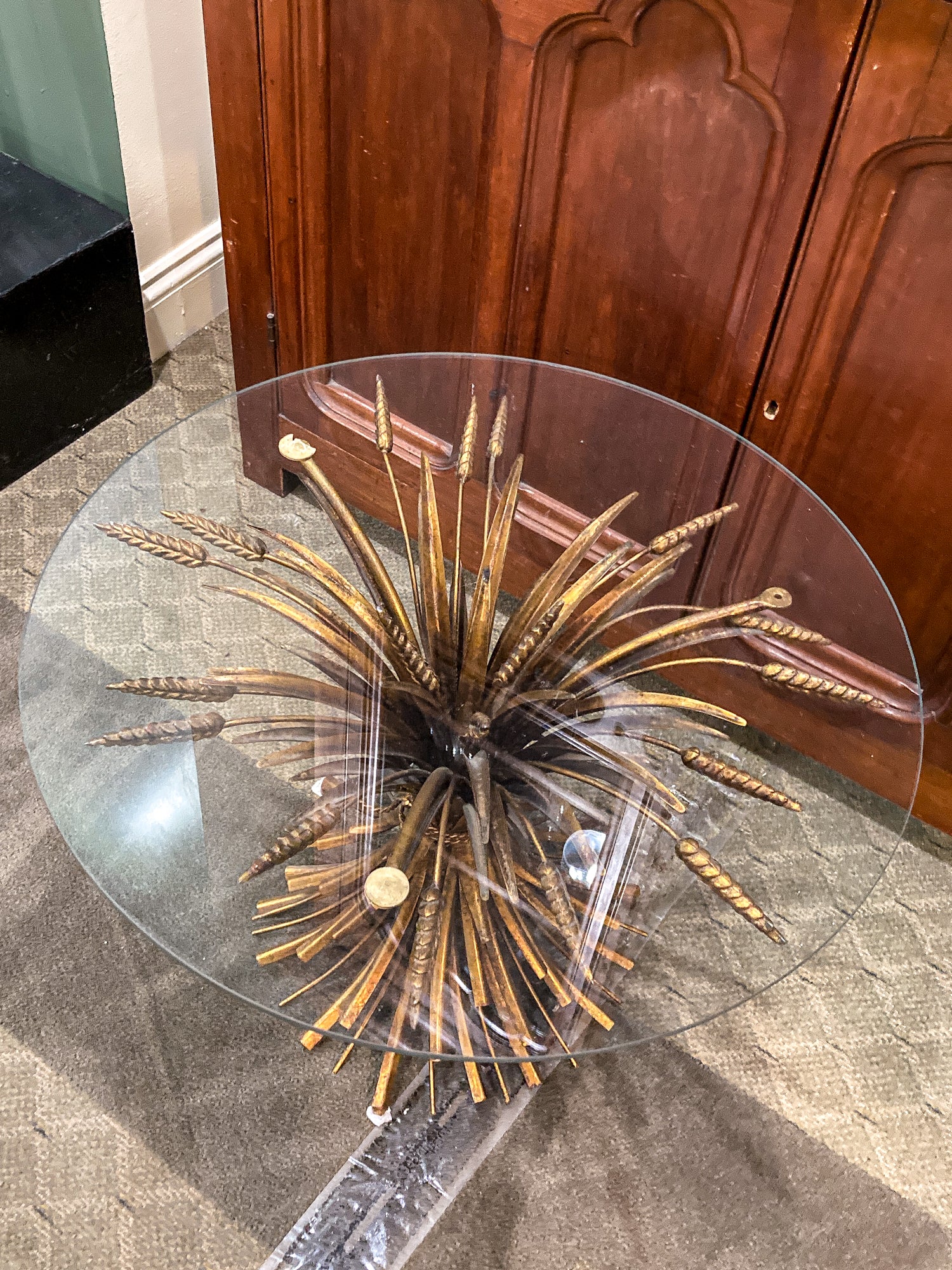 Vintage Italian Hollywood Regency Gold Metal Wheat Sheaf Glass Top Side Table
