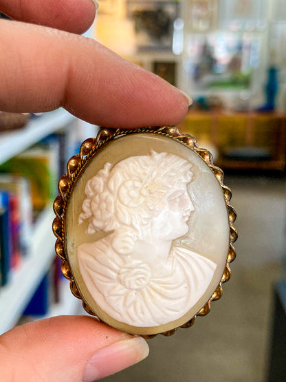 Vintage Twist Oval Gold Toned Italian Shell Carved Cameo Brooch Pin