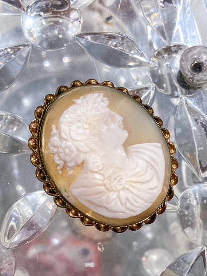Vintage Twist Oval Gold Toned Italian Shell Carved Cameo Brooch Pin