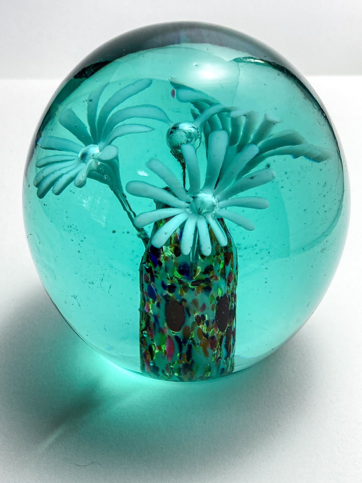 Vintage Kitschy Three Daisy Flowers Handblown Blue Glass Egg Paperweight