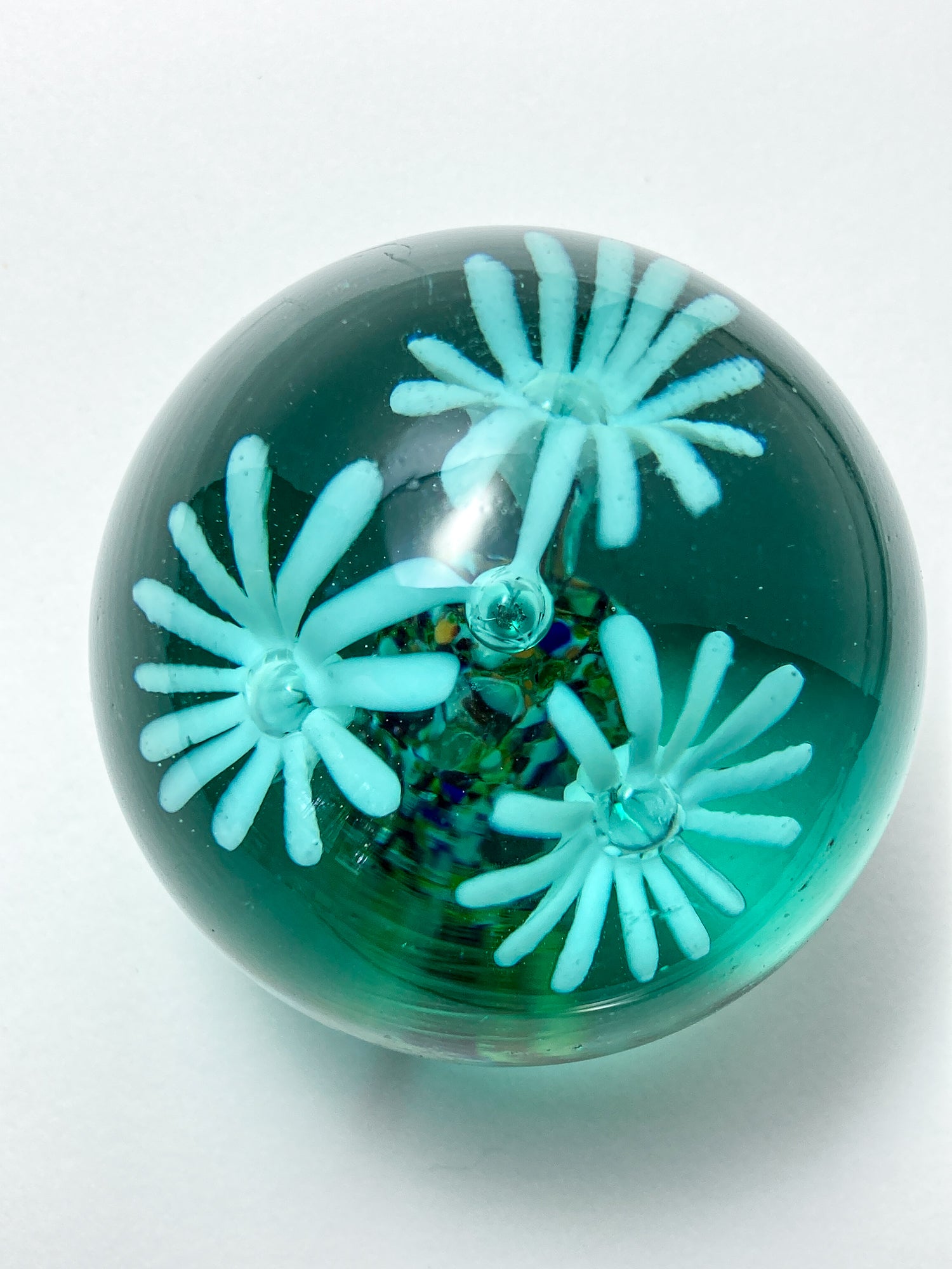 Vintage Kitschy Three Daisy Flowers Handblown Blue Glass Egg Paperweight
