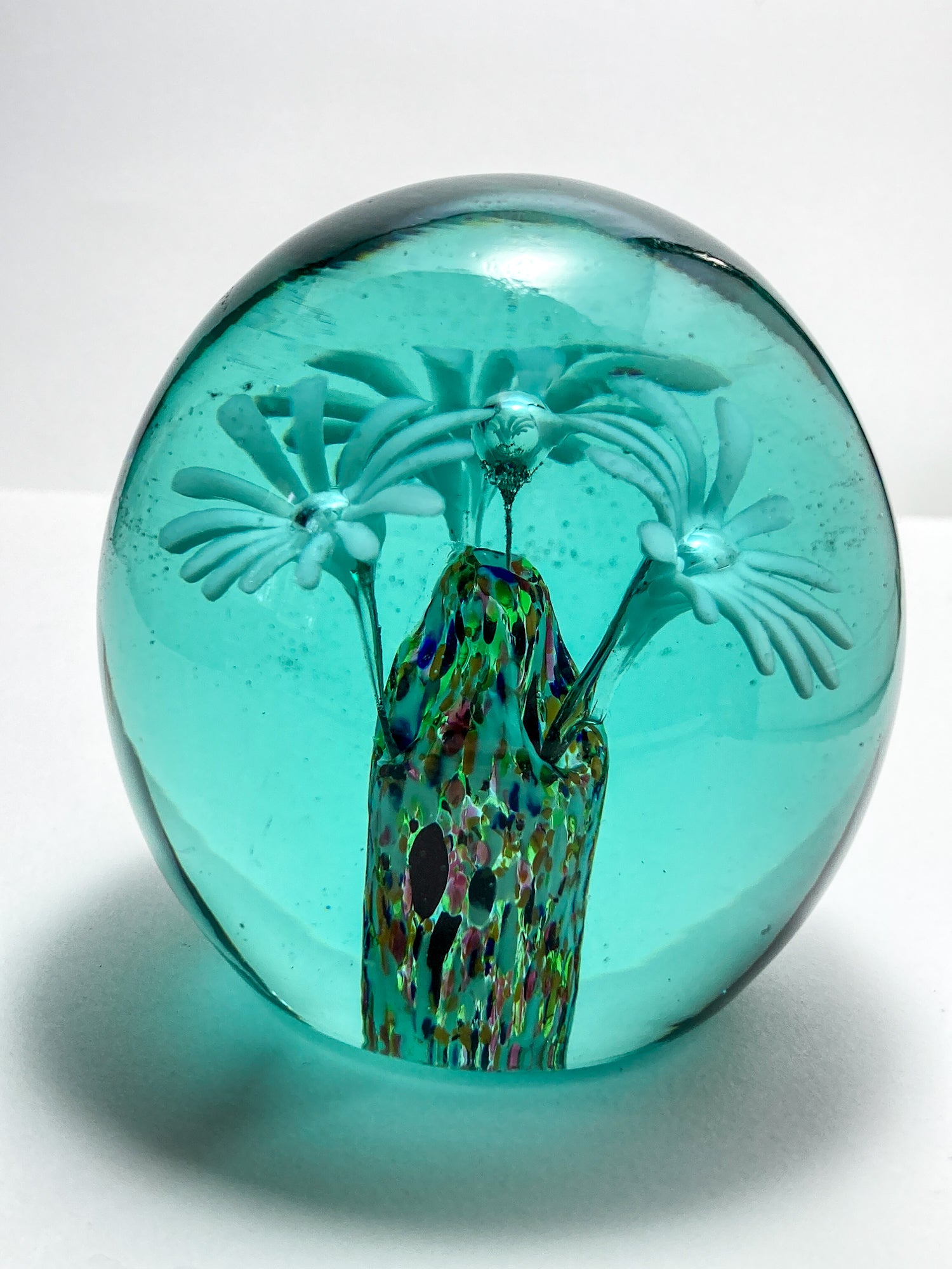 Vintage Kitschy Three Daisy Flowers Handblown Blue Glass Egg Paperweight