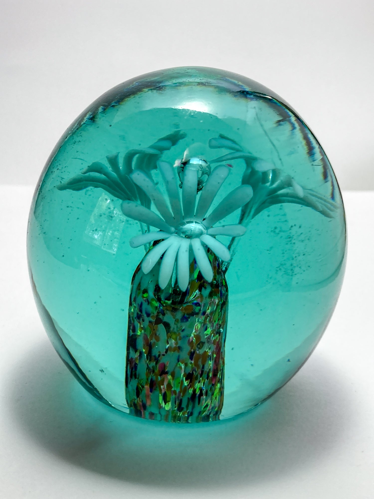 Vintage Kitschy Three Daisy Flowers Handblown Blue Glass Egg Paperweight