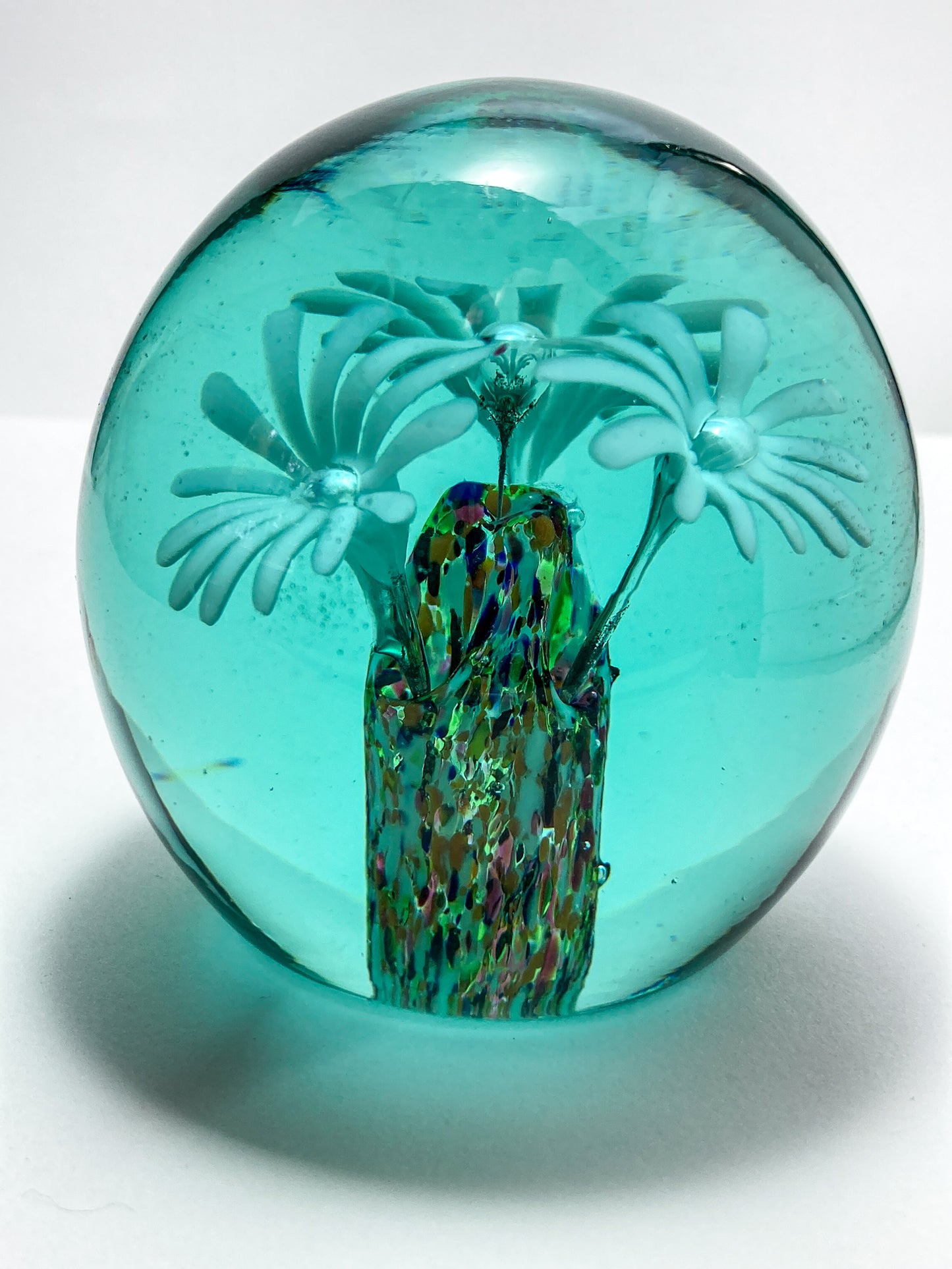 Vintage Kitschy Three Daisy Flowers Handblown Blue Glass Egg Paperweight